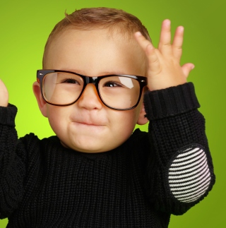 Happy Baby Boy In Fashion Glasses sfondi gratuiti per 208x208
