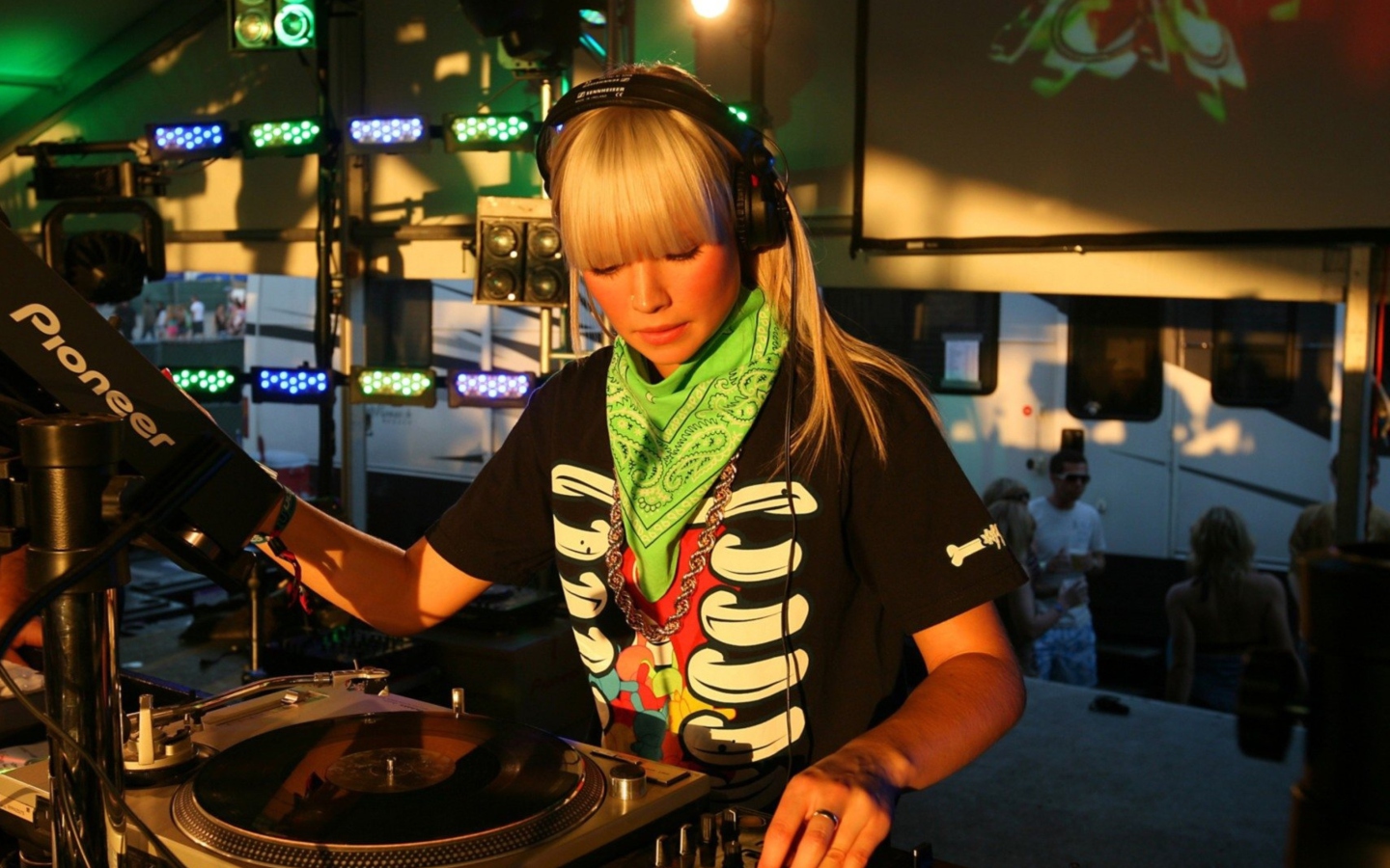 Sfondi Nightclub B-style DJ 1440x900