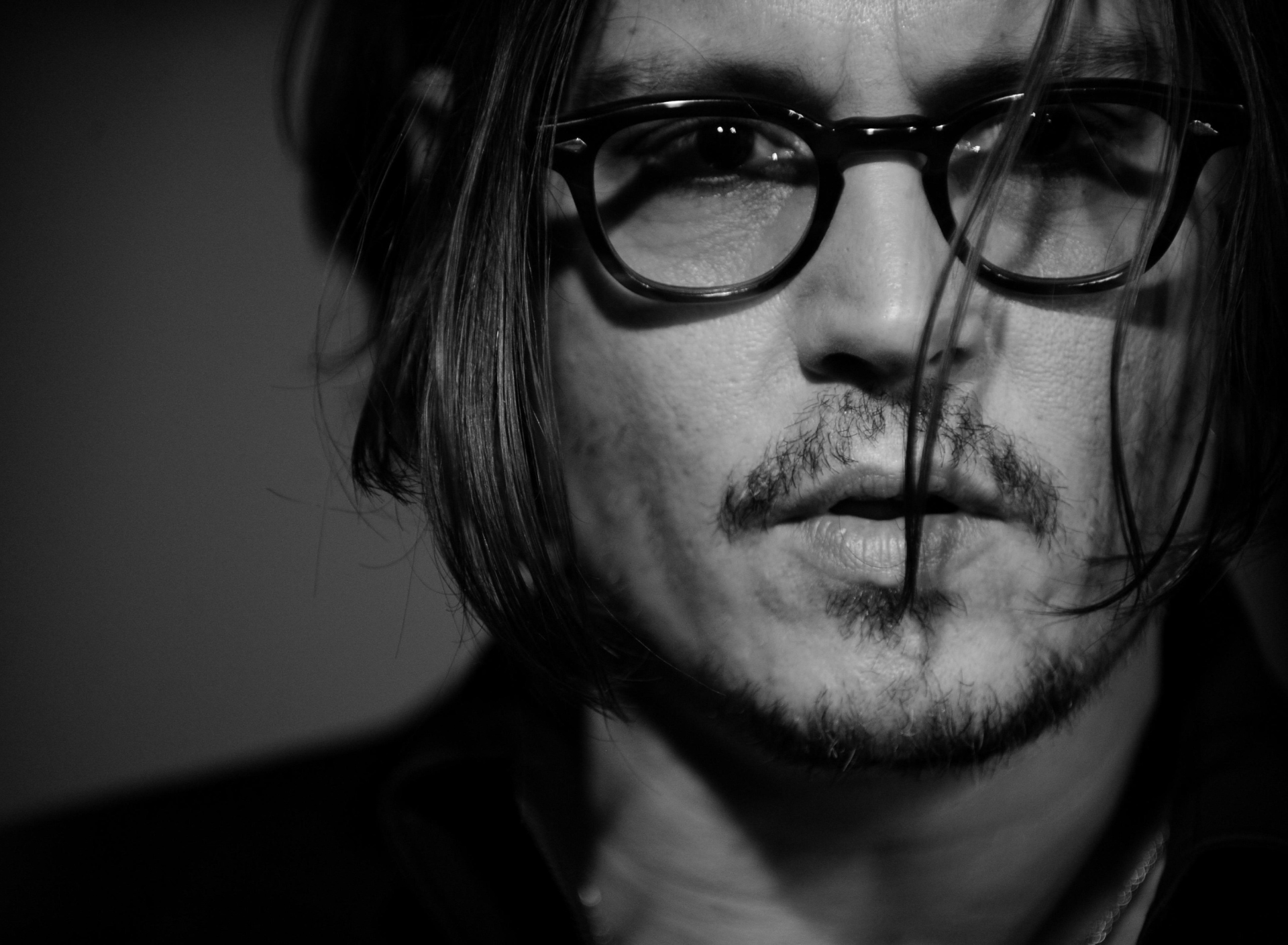 Johnny Depp Black And White Portrait wallpaper 1920x1408