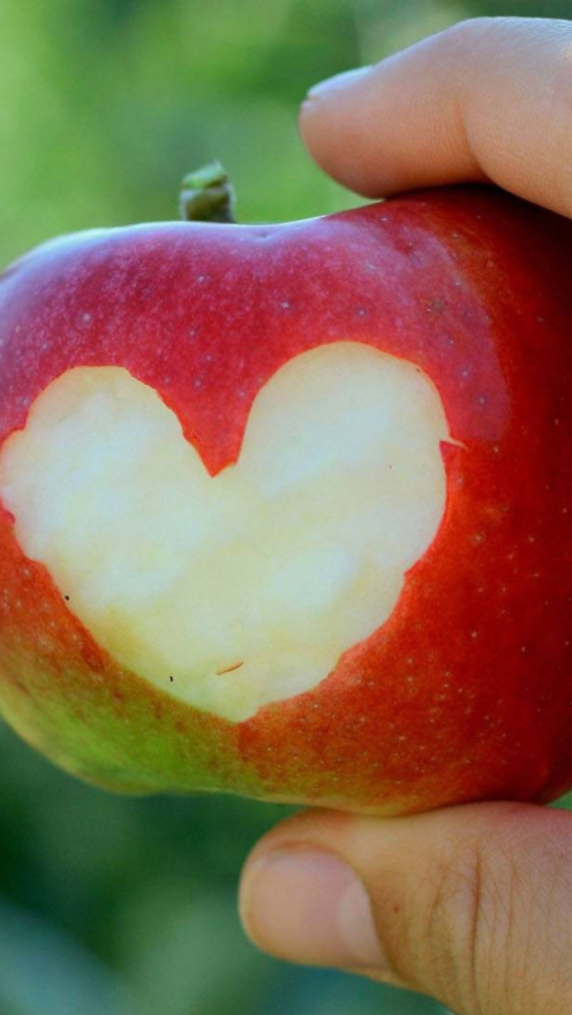 Heart On Apple wallpaper 640x1136