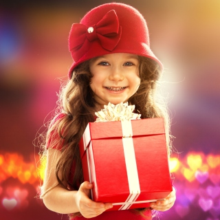 Happy Child With Present - Obrázkek zdarma pro 1024x1024
