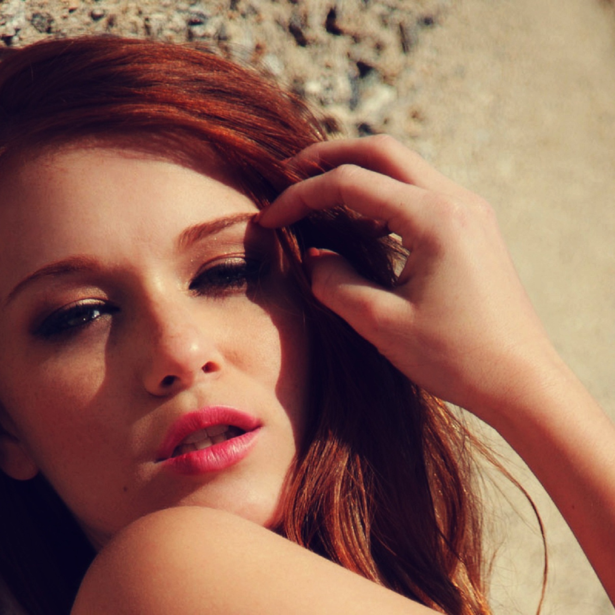 Screenshot №1 pro téma Beautiful Redhead Model 2048x2048