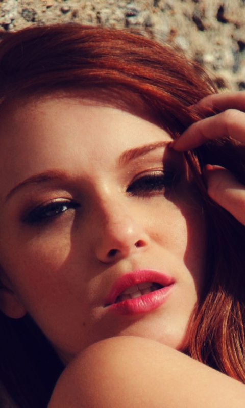 Beautiful Redhead Model screenshot #1 480x800