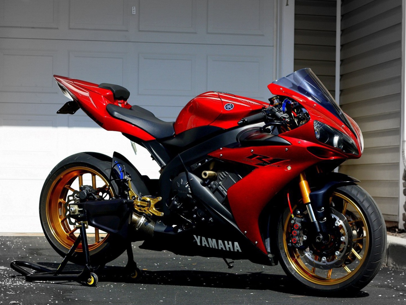 Sfondi Yamaha YZF R1 1400x1050