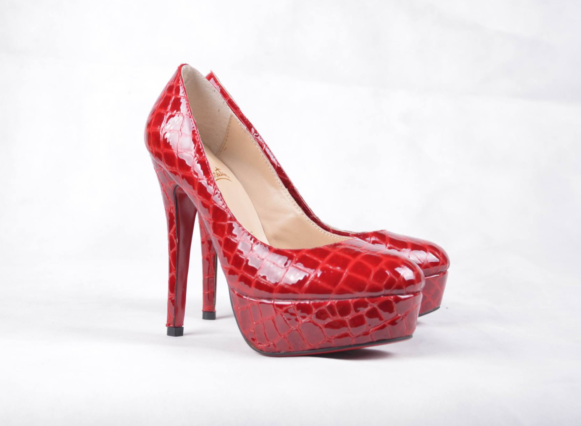 Обои Christian Louboutin High Heels Shoes 1920x1408