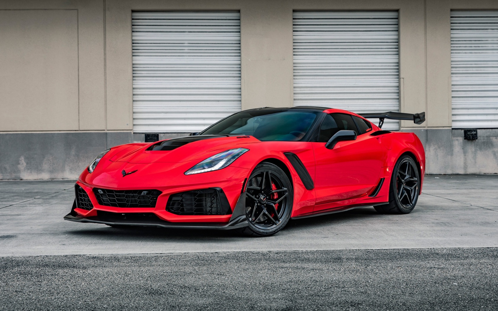 Обои Chevrolet Corvette Red Tuning 1680x1050