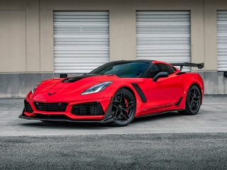 Обои Chevrolet Corvette Red Tuning 320x240