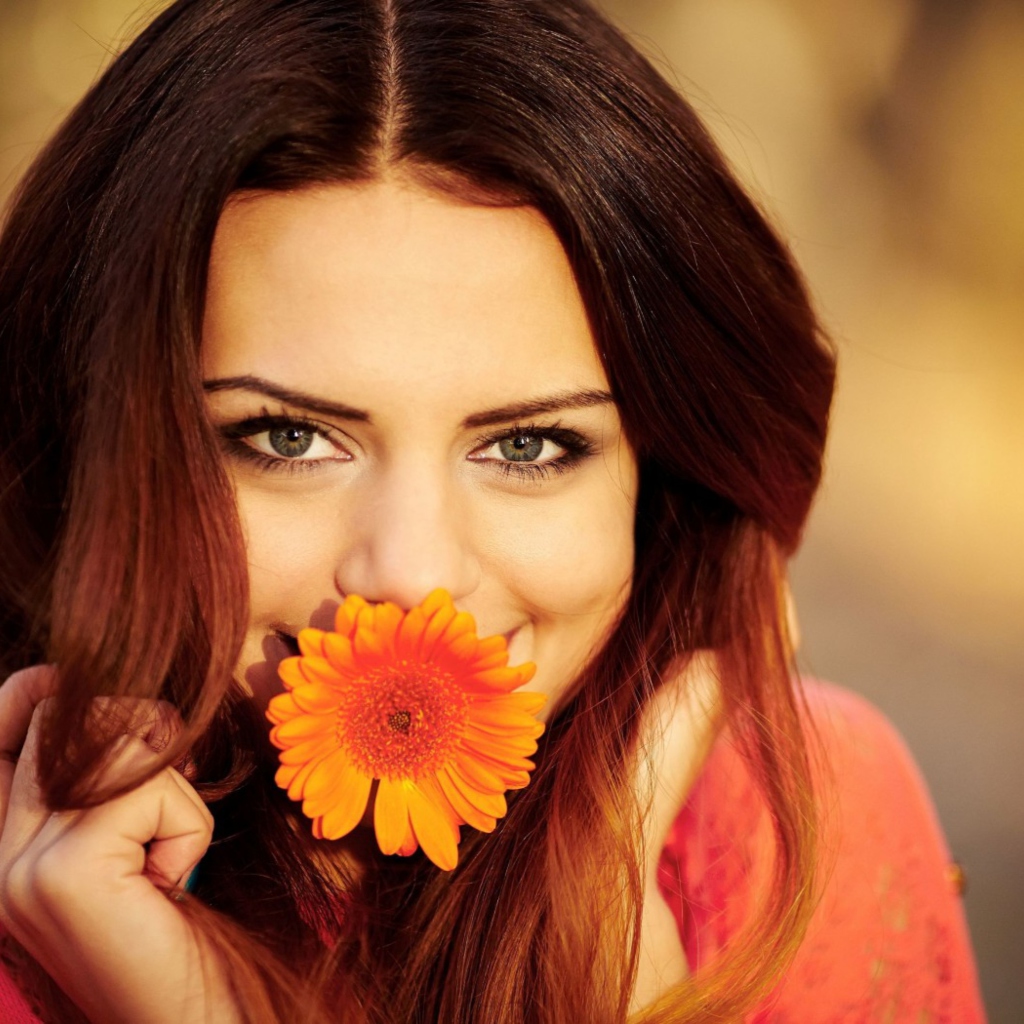 Screenshot №1 pro téma Brunette Cutie With Orange Daisy 1024x1024