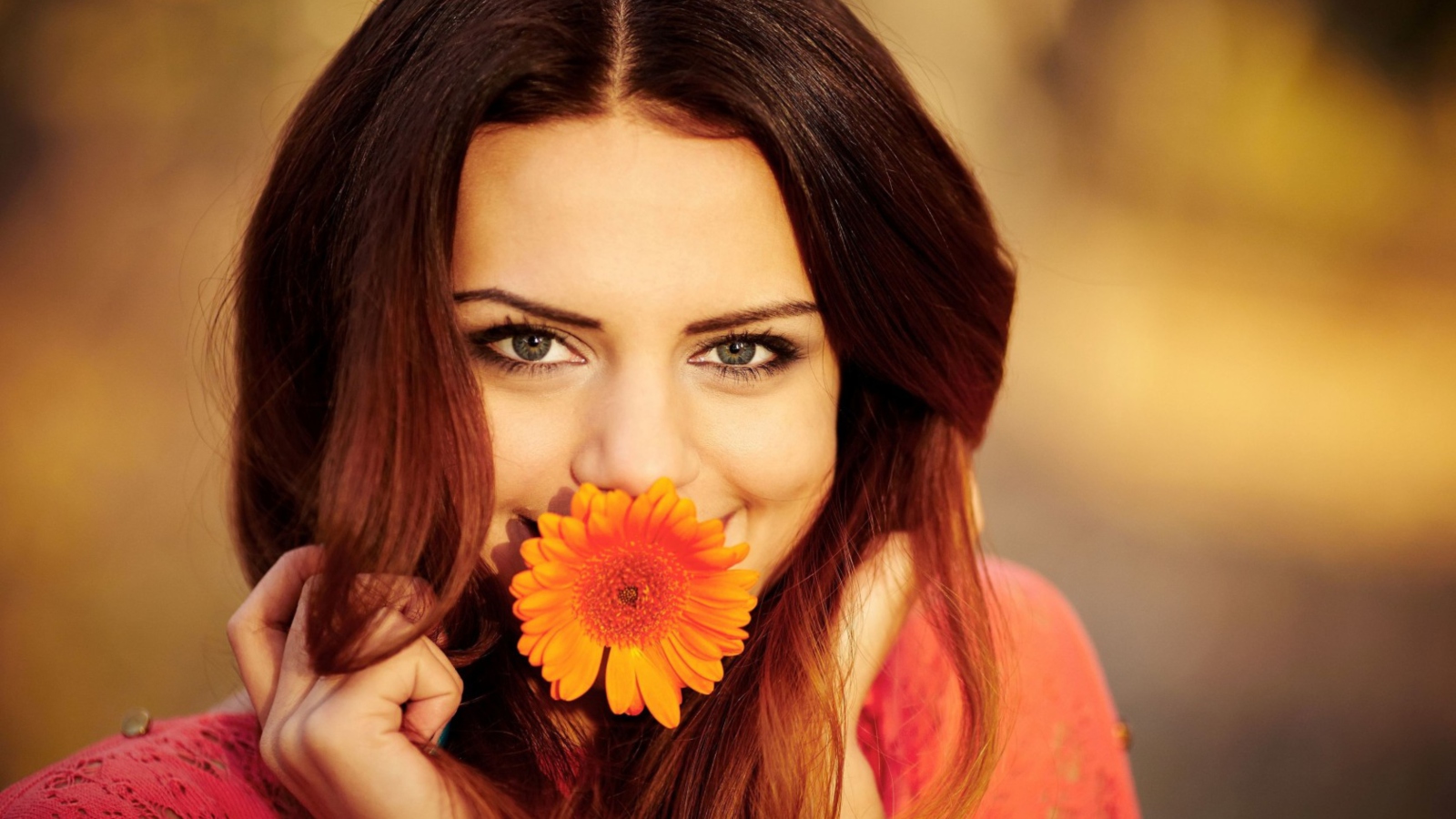 Screenshot №1 pro téma Brunette Cutie With Orange Daisy 1600x900