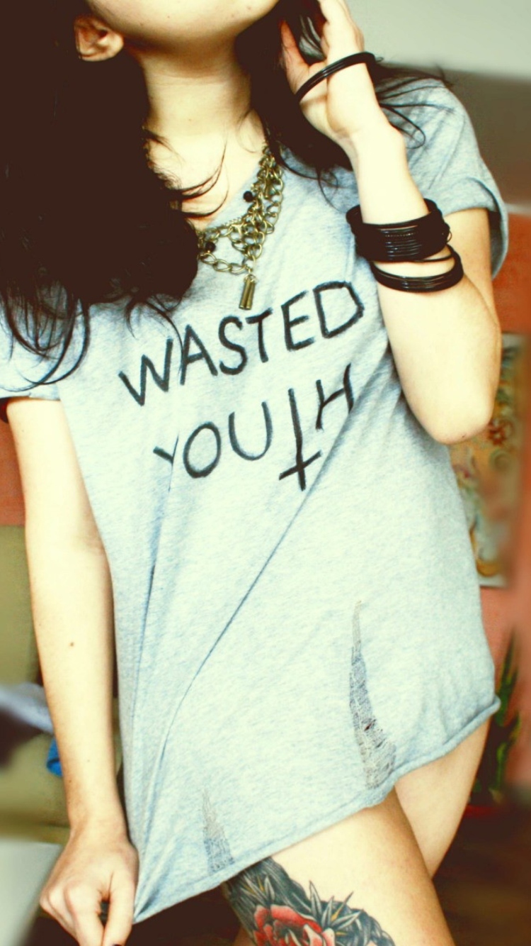 Fondo de pantalla Wasted Youth T-Shirt 750x1334