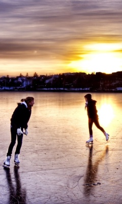 Fondo de pantalla Ice Skating in Iceland 240x400