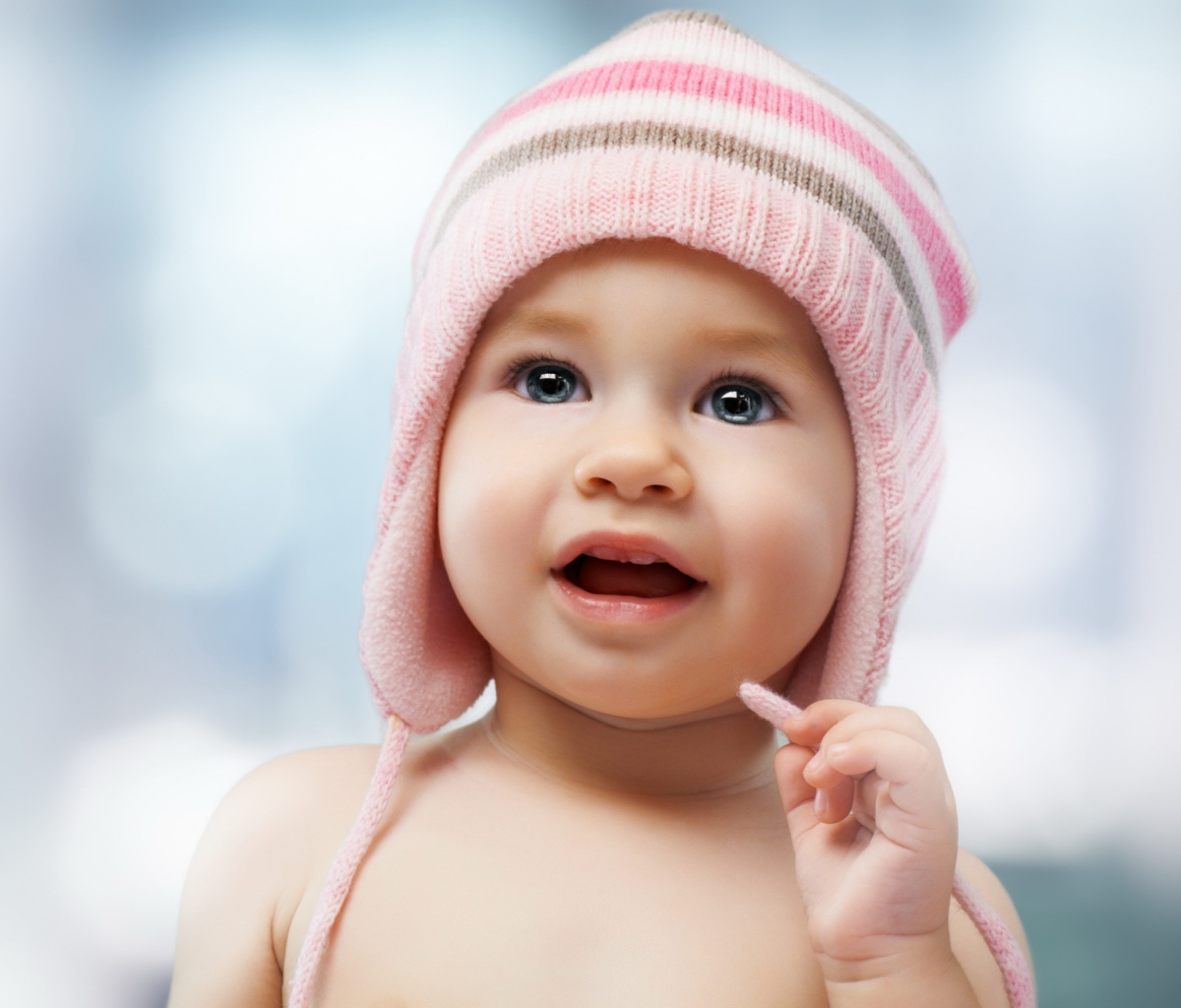 Sfondi Sweet Baby In Pink Hat 1200x1024