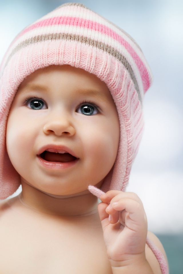 Screenshot №1 pro téma Sweet Baby In Pink Hat 640x960
