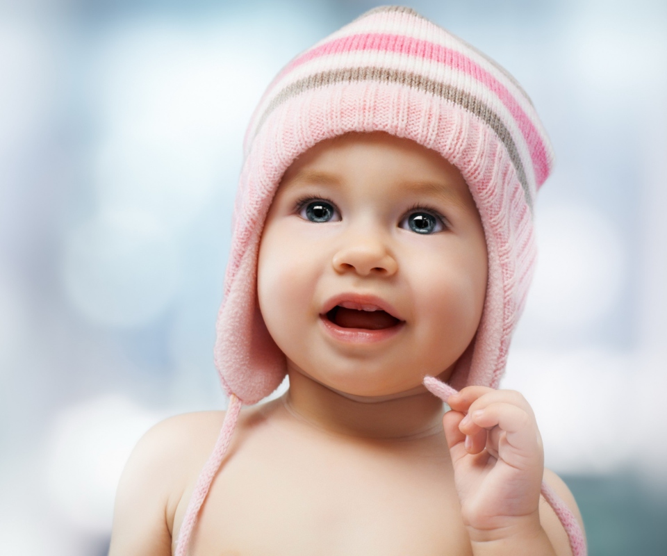 Fondo de pantalla Sweet Baby In Pink Hat 960x800