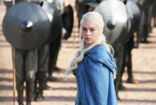 Emilia Clarke In Game Of Thrones - Obrázkek zdarma pro Android 320x480