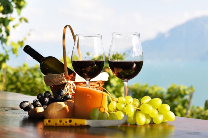 Picnic with wine and grapes wallpaper