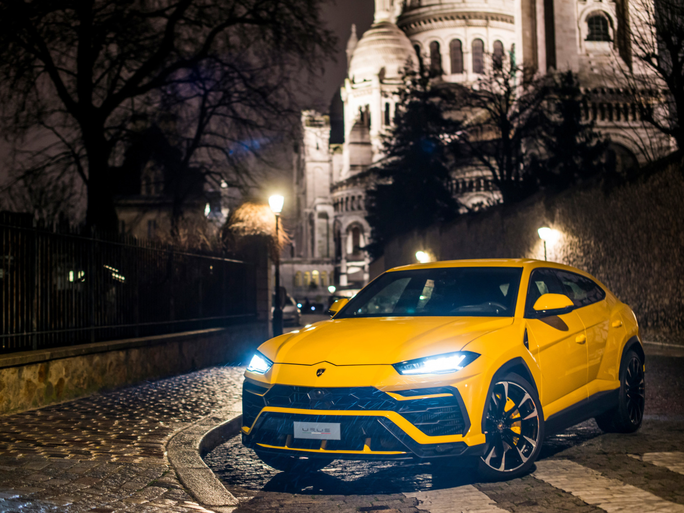 Yellow Lamborghini Urus Super SUV wallpaper 1400x1050