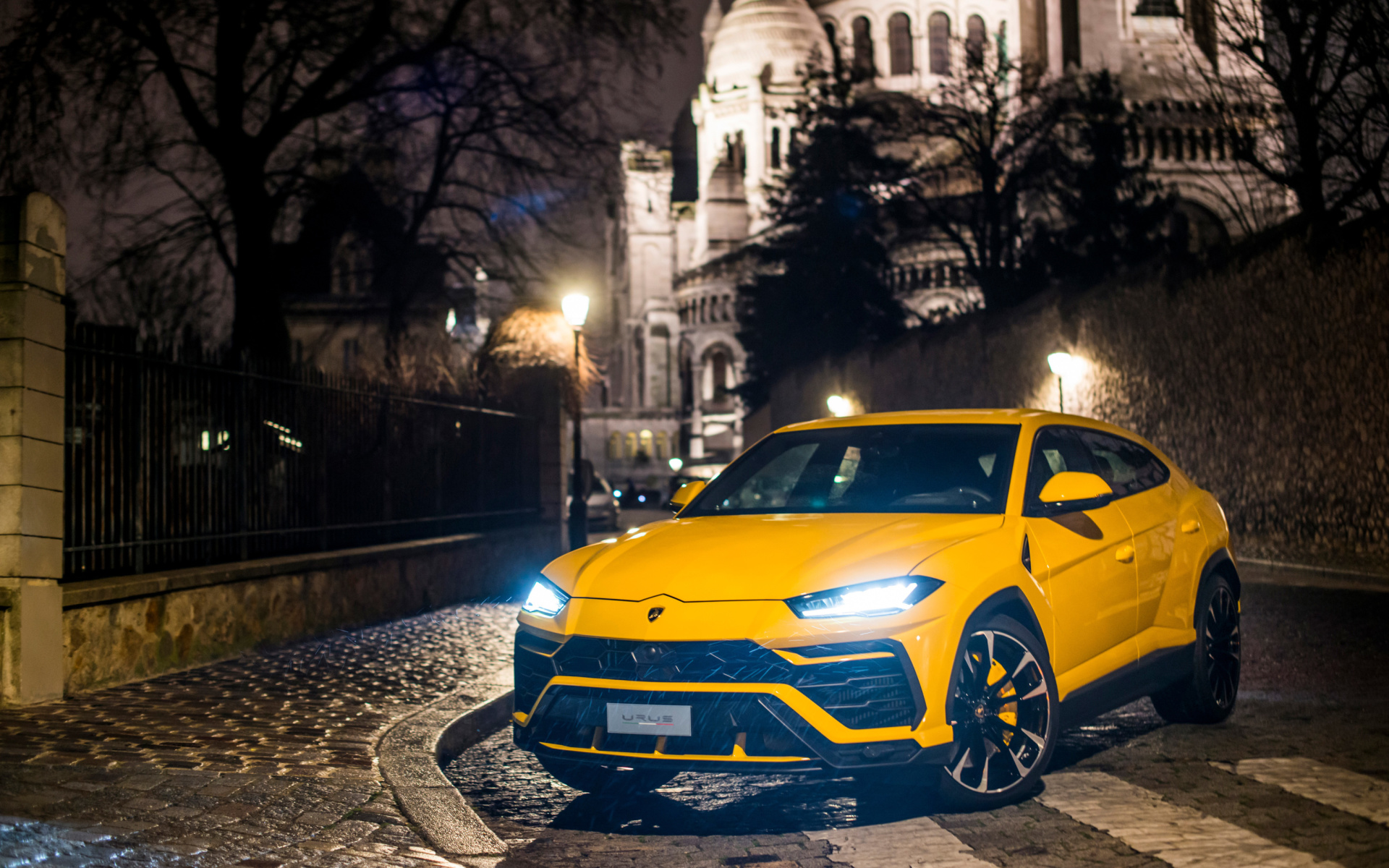 Das Yellow Lamborghini Urus Super SUV Wallpaper 1920x1200