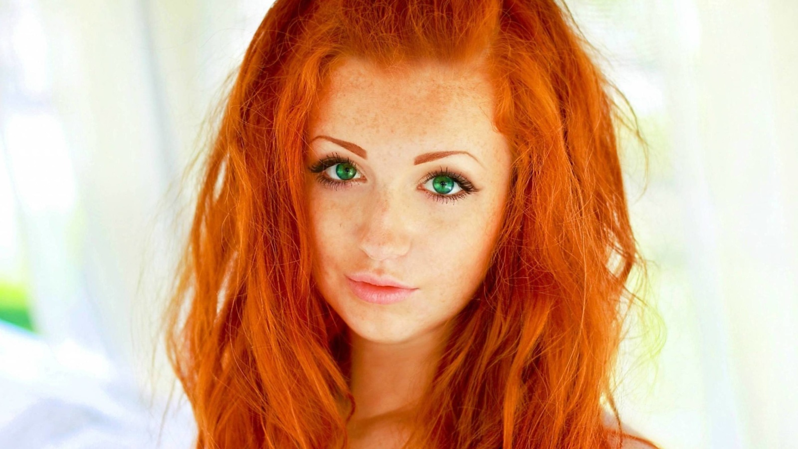 Fondo de pantalla Redhead Girl 1600x900