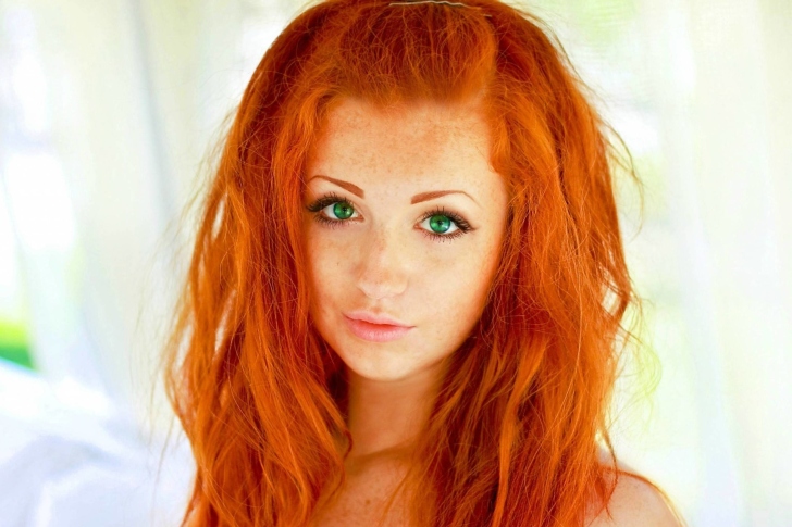 Das Redhead Girl Wallpaper
