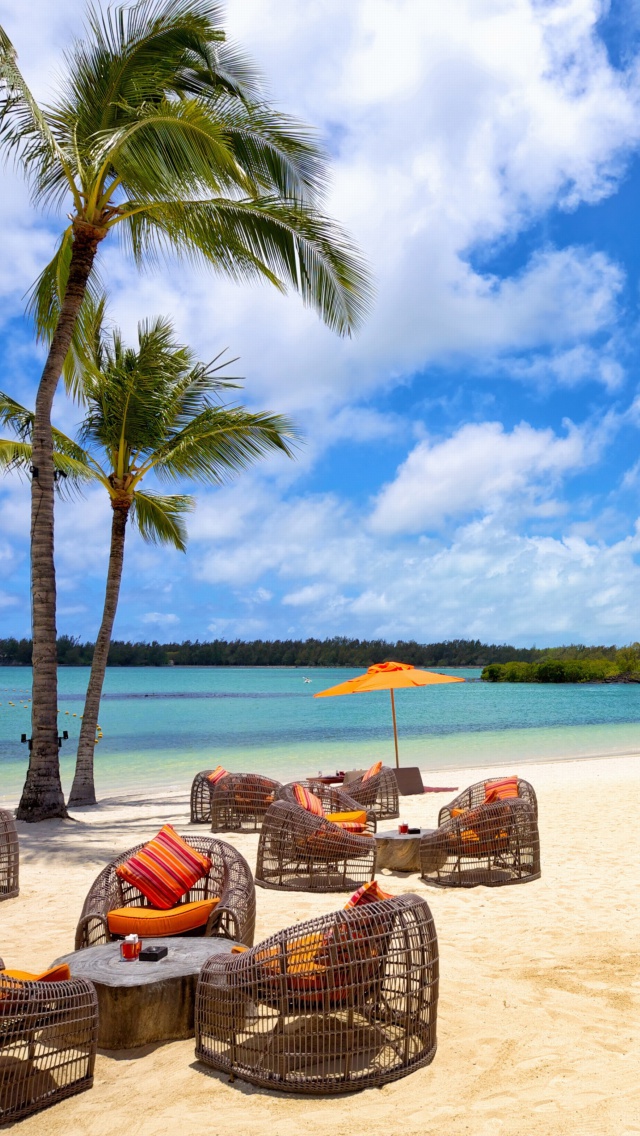Resort on Paradise Island wallpaper 640x1136