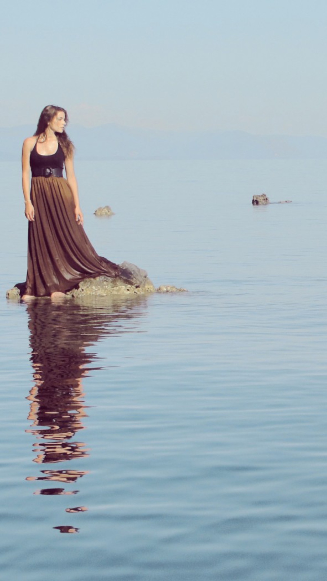 Girl, Sea And Reflection screenshot #1 1080x1920
