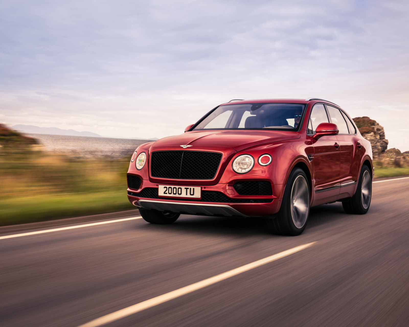 Bentley Bentayga Luxury V8 SUV screenshot #1 1600x1280