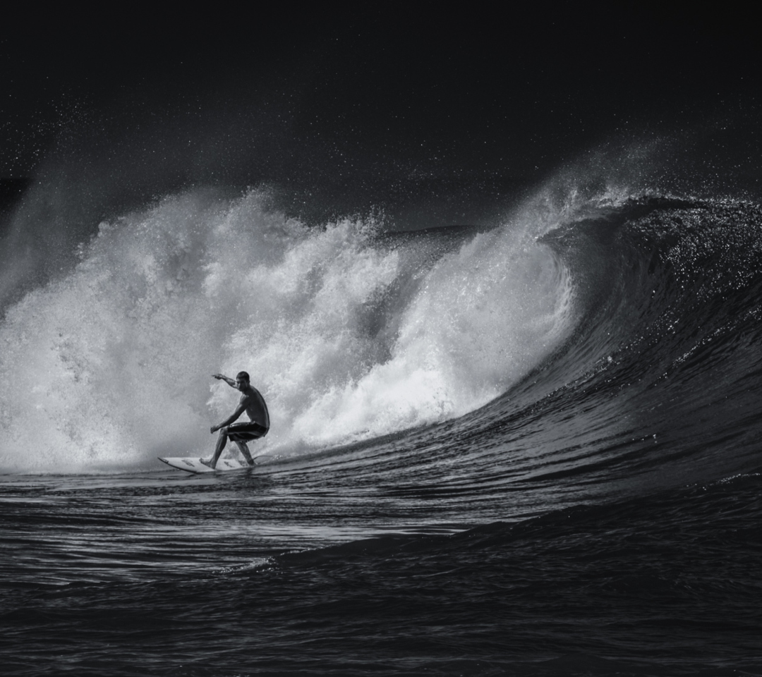 Das Black And White Surfing Wallpaper 1080x960