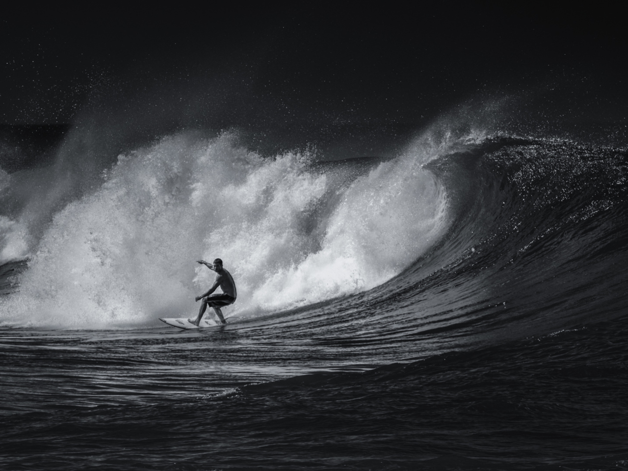 Black And White Surfing wallpaper 1280x960