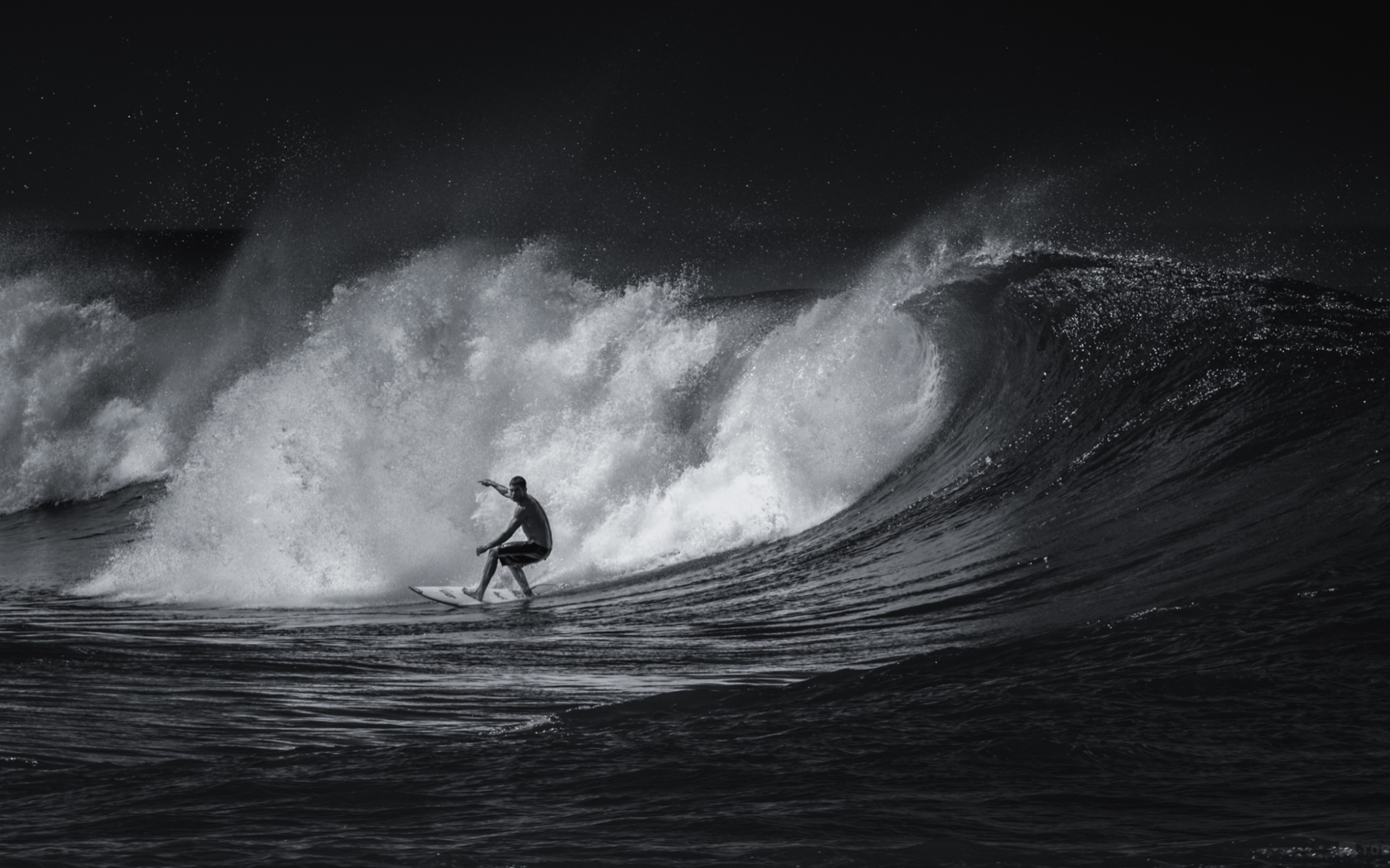 Black And White Surfing screenshot #1 1680x1050