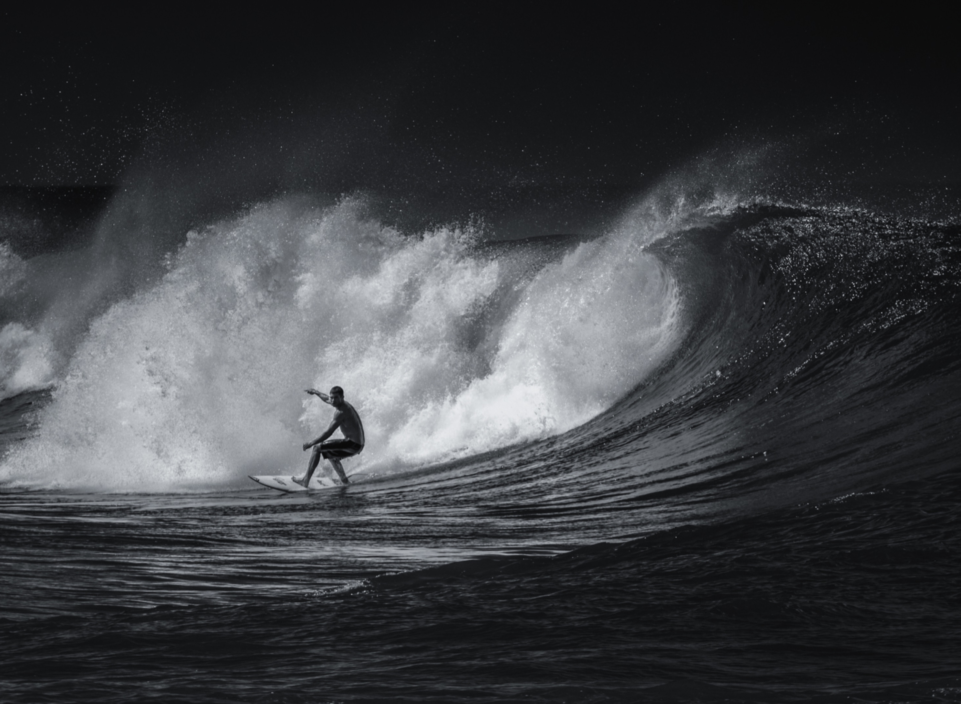 Black And White Surfing wallpaper 1920x1408