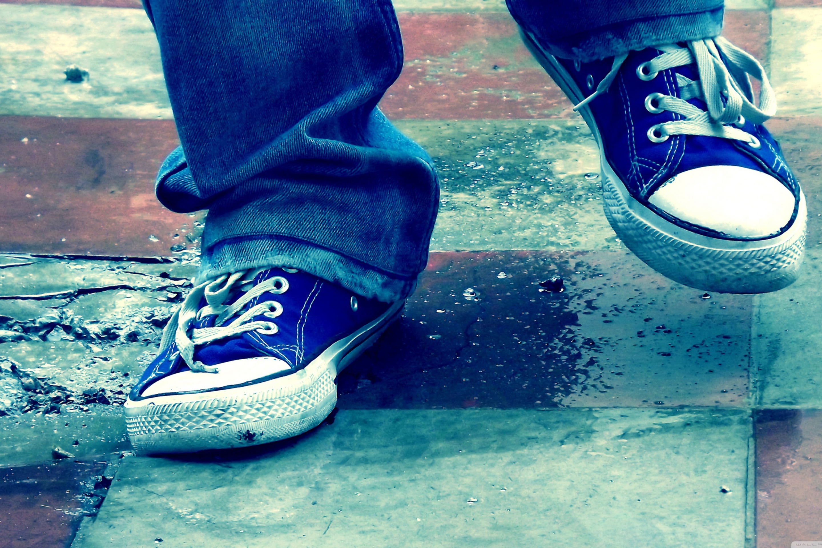 Blue Shoes wallpaper 2880x1920