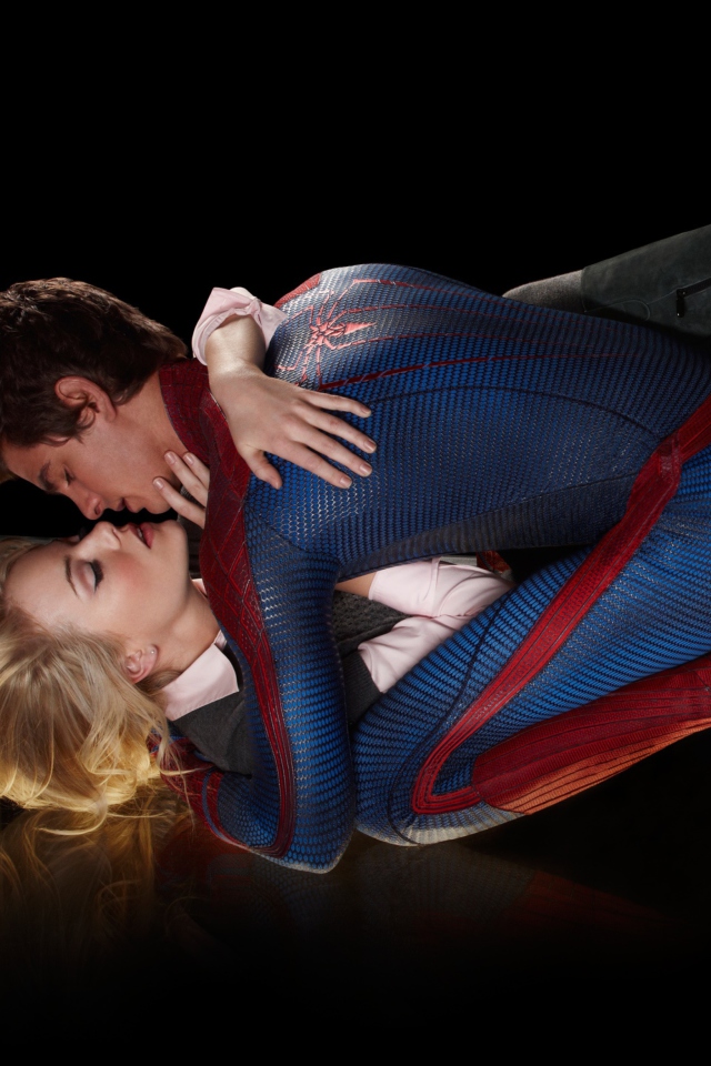 Обои Amazing Spider Man Love Kiss 640x960