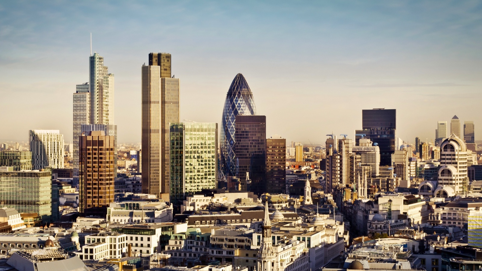 Das London Skyscraper District with 30 St Mary Axe Wallpaper 1600x900