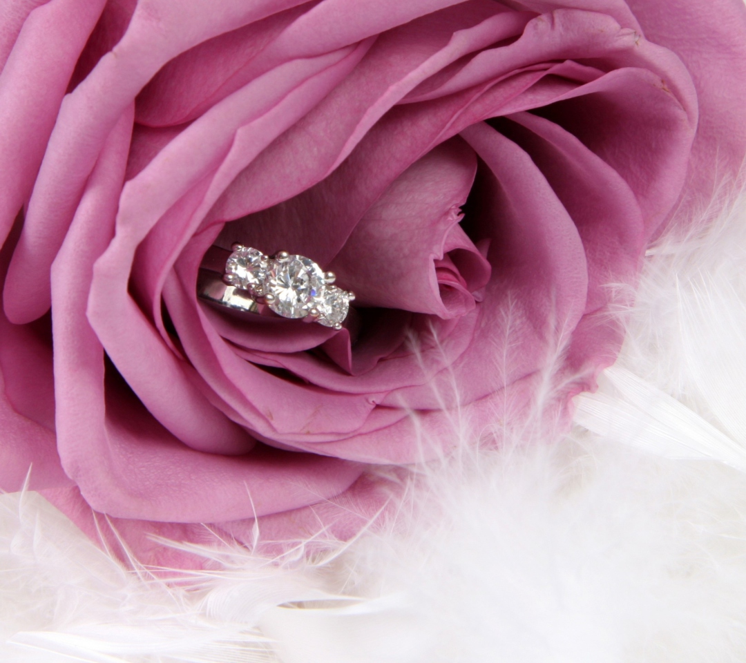 Обои Engagement Ring In Pink Rose 1080x960