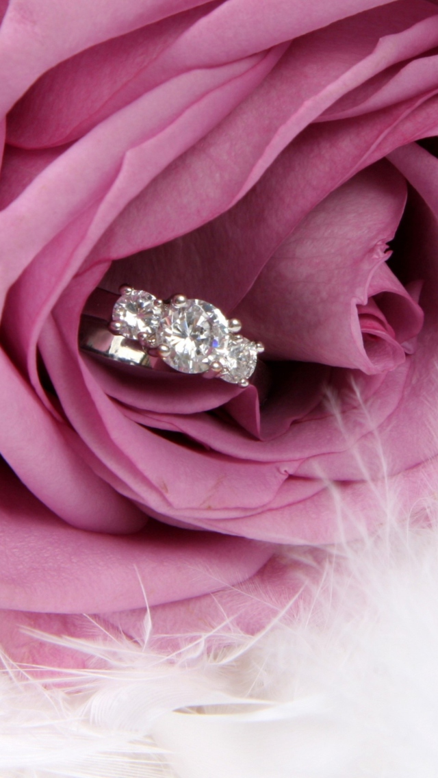 Screenshot №1 pro téma Engagement Ring In Pink Rose 640x1136