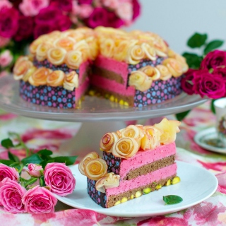 Amazing Bright Cake Picture for 208x208