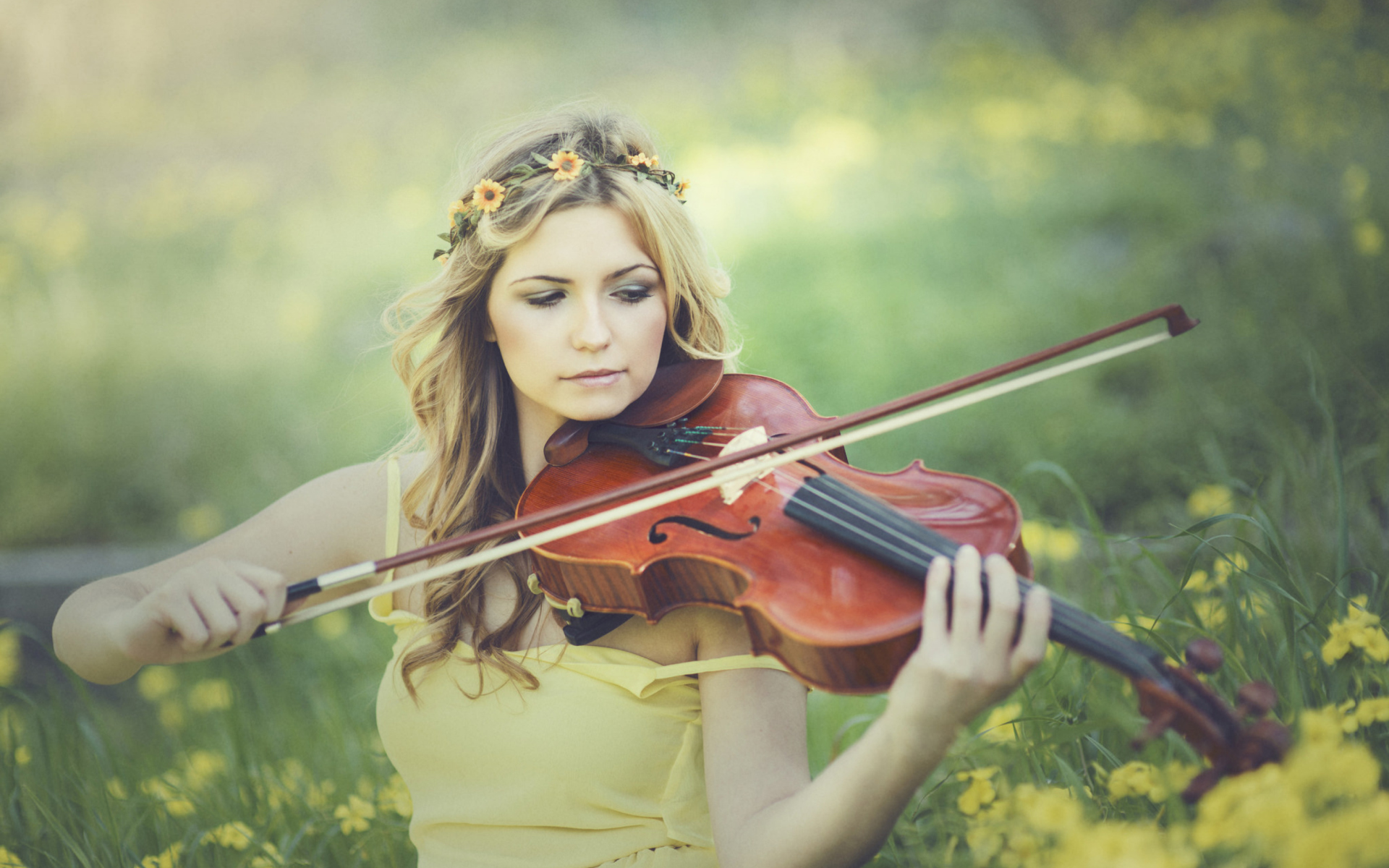 Обои Girl Violinist 1920x1200