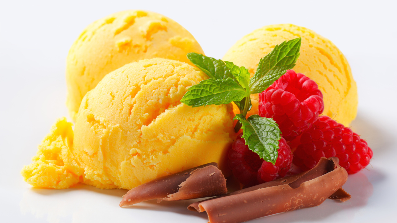 Sfondi Ice cream with strawberry 1280x720