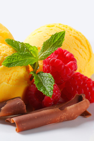 Screenshot №1 pro téma Ice cream with strawberry 320x480