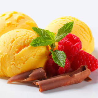 Kostenloses Ice cream with strawberry Wallpaper für iPad 2
