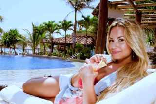 Demi Lovato Summer 2012 - Obrázkek zdarma pro Widescreen Desktop PC 1280x800