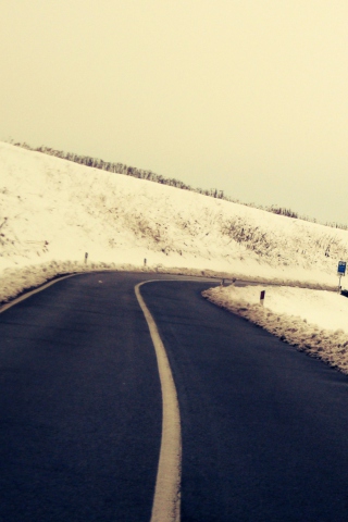 Winter Road wallpaper 320x480