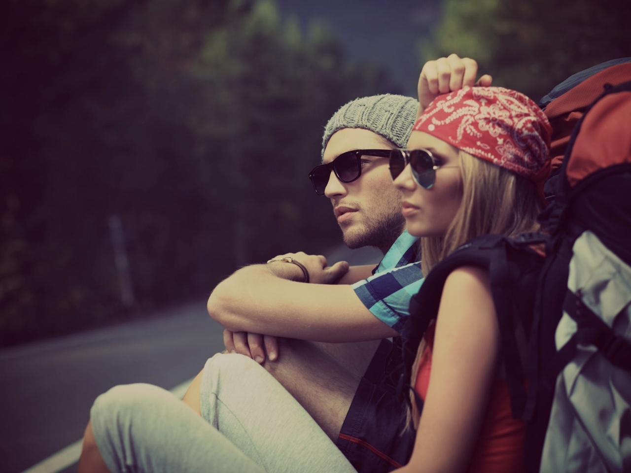 Sfondi Man and Girl Hiking 1280x960