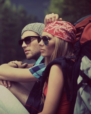 Man and Girl Hiking sfondi gratuiti per 640x1136