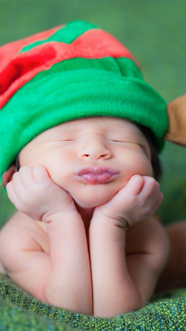 Fondo de pantalla Cute Baby Elf 640x1136