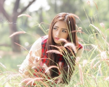 Screenshot №1 pro téma Asian Girl In Field 220x176