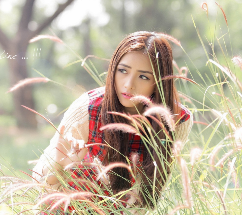Asian Girl In Field screenshot #1 960x854