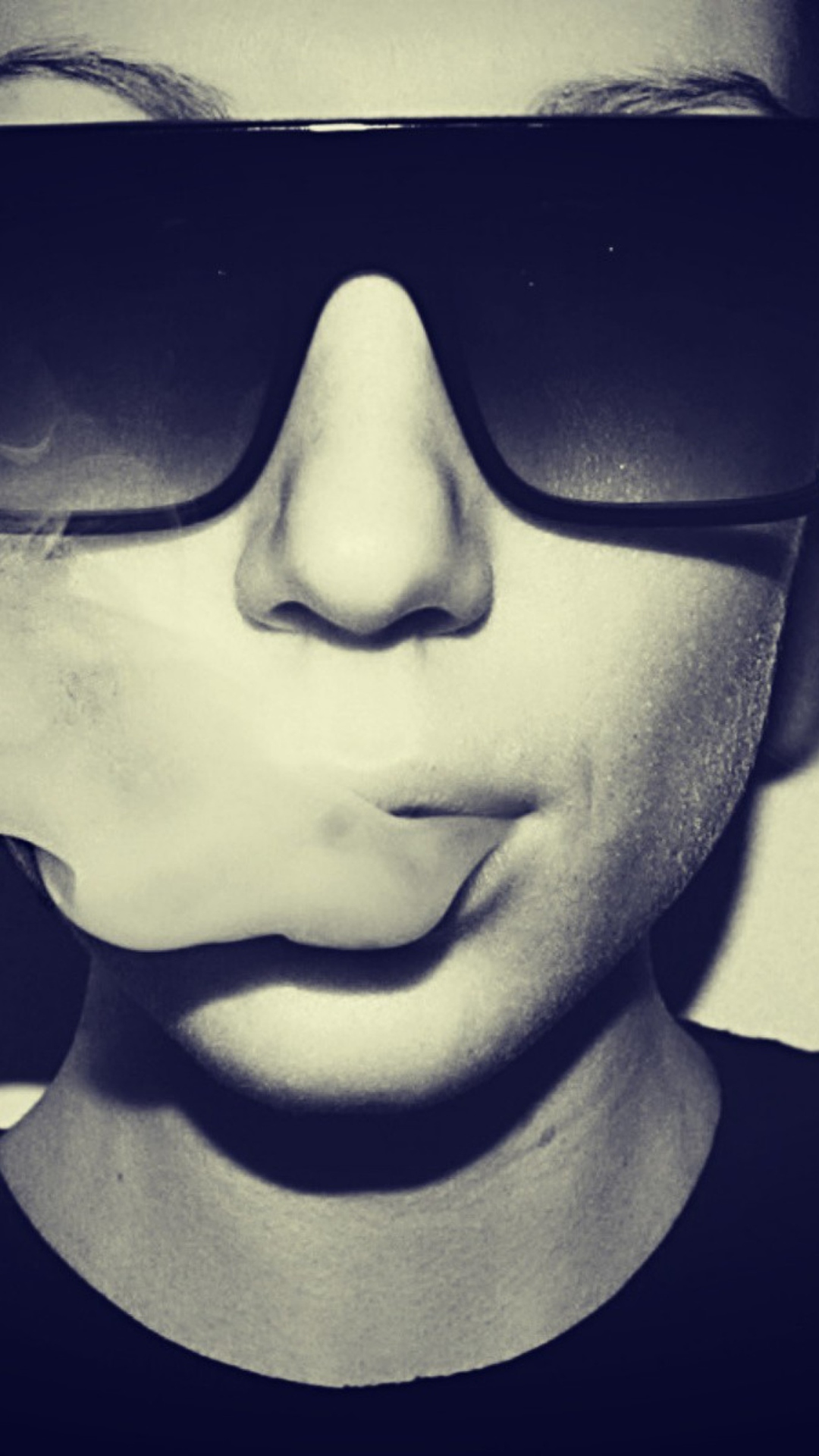 Das Sunglasses And Smoke Wallpaper 1080x1920