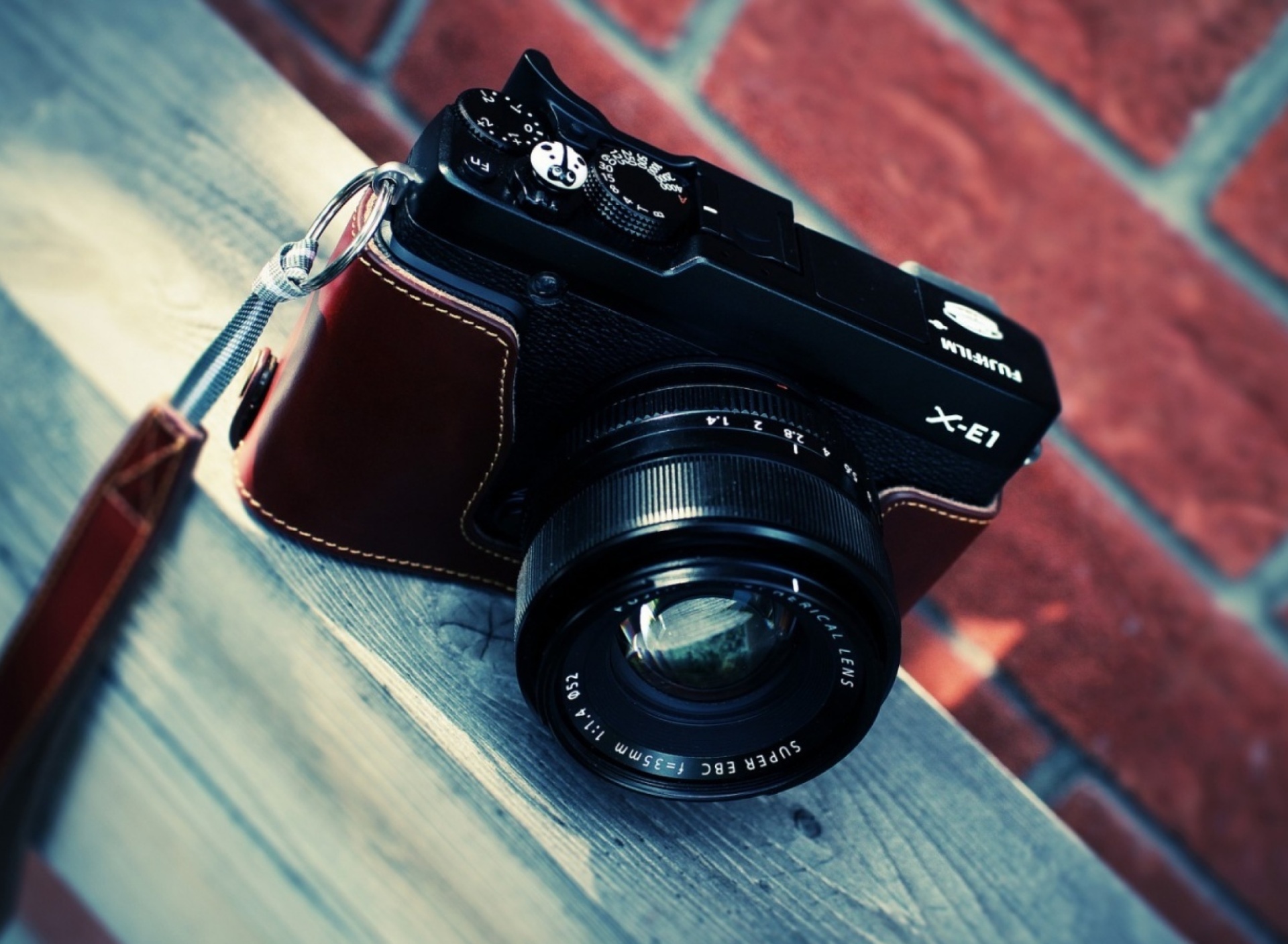 Fujifilm X E1 wallpaper 1920x1408